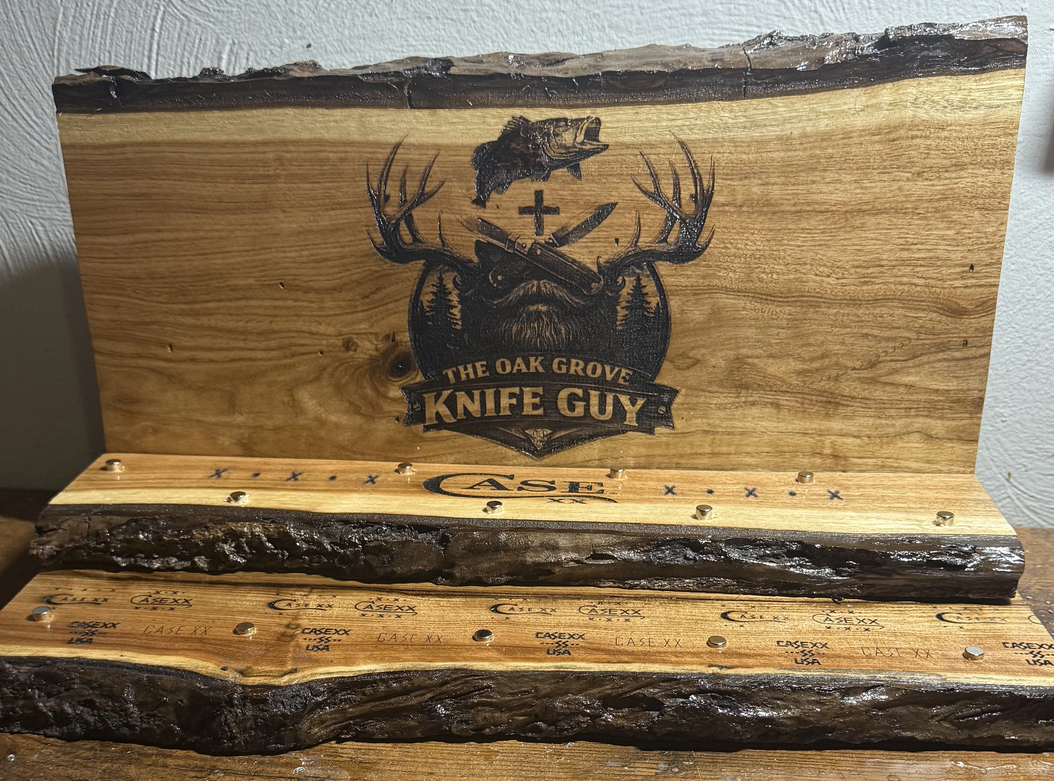 Carver's Knifeworks Stand Photo 2