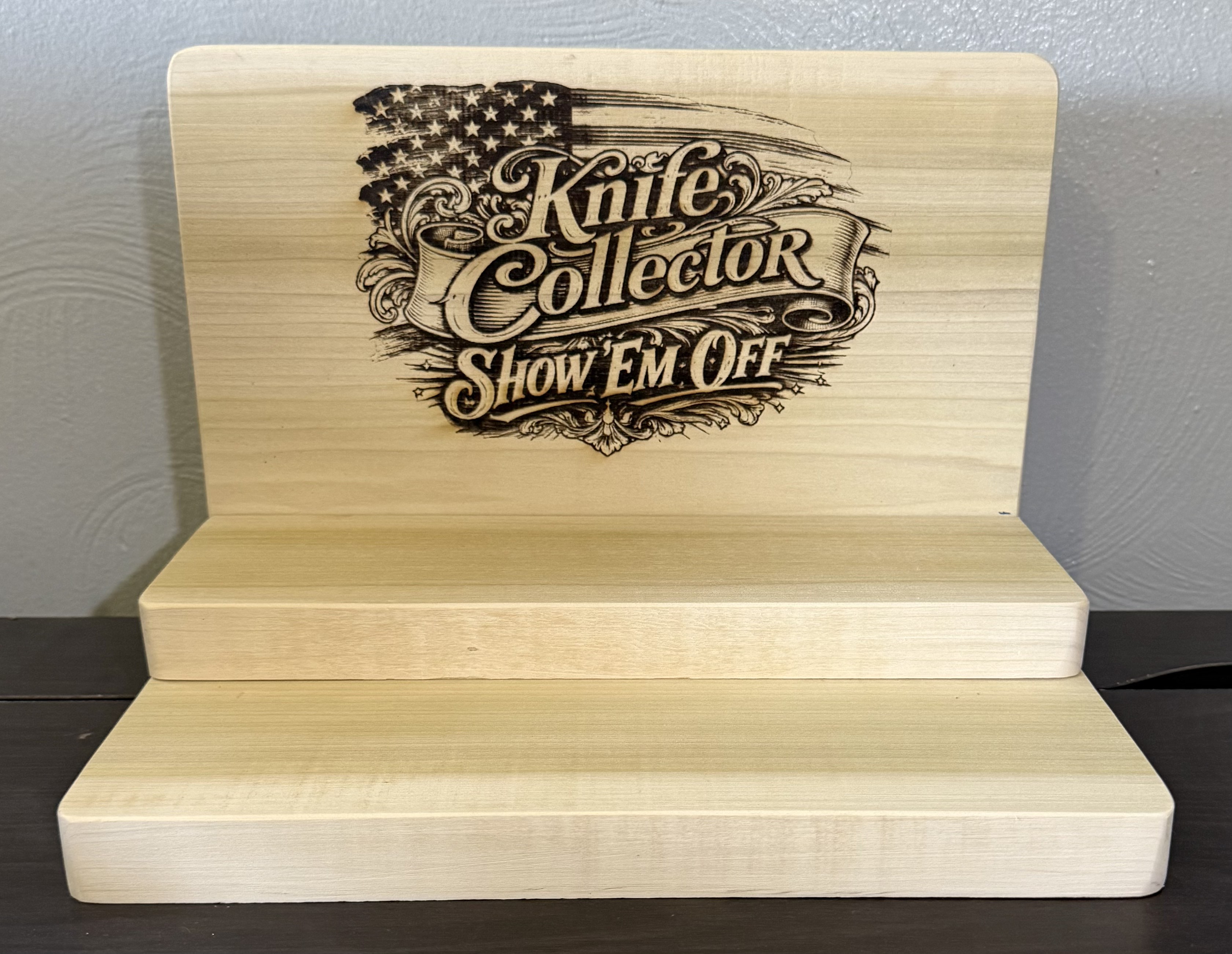 Carver's Knifeworks Stand Photo 3